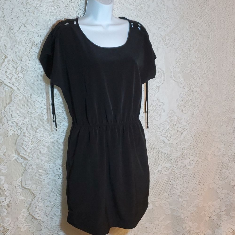 Title: BCBGeneration Black Short Sleeve Casual Dress – Cutout Shoulder Detail